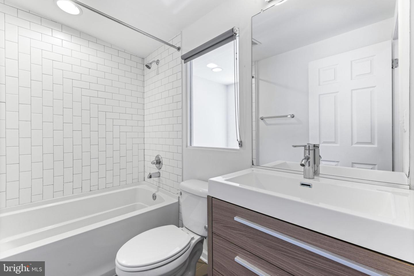 1617 Bank St Property Photo 33