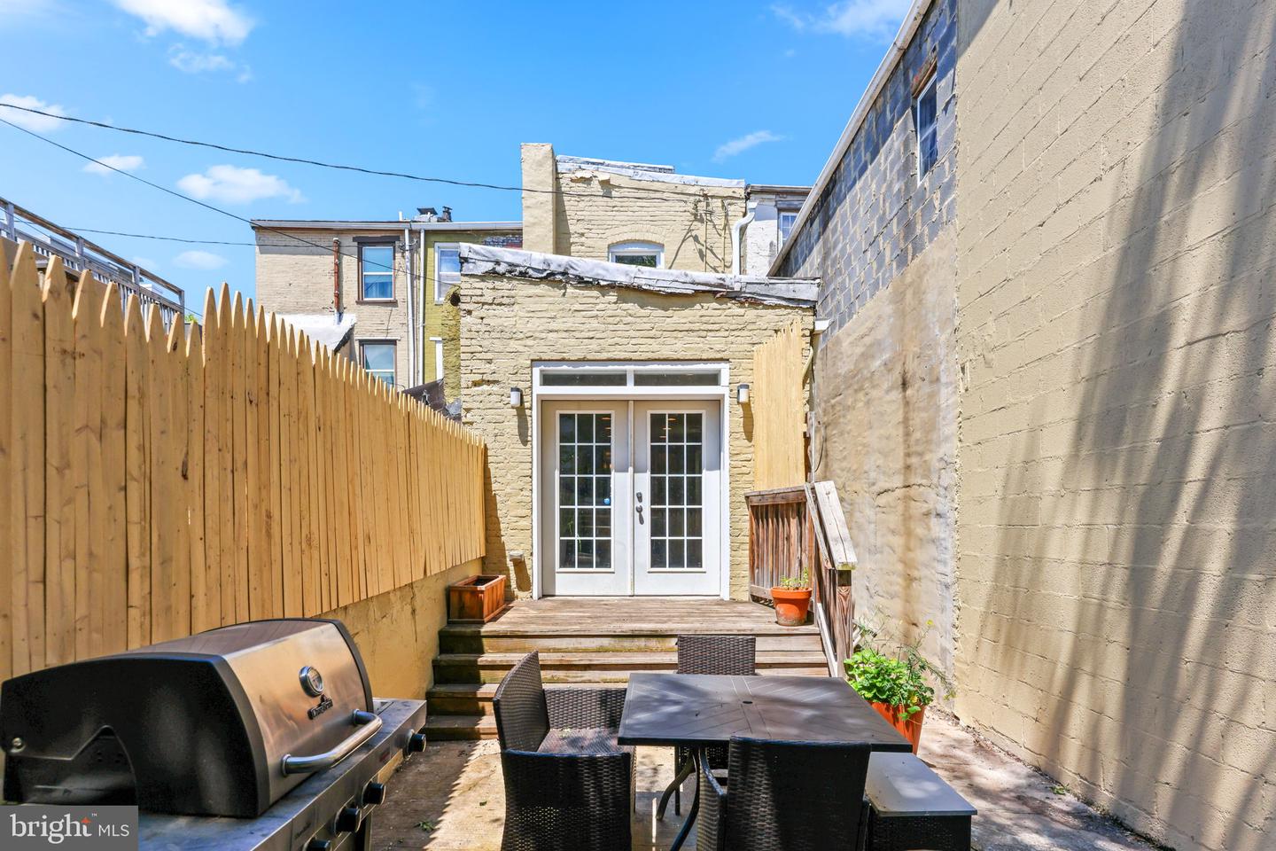 1617 Bank St Property Photo 34