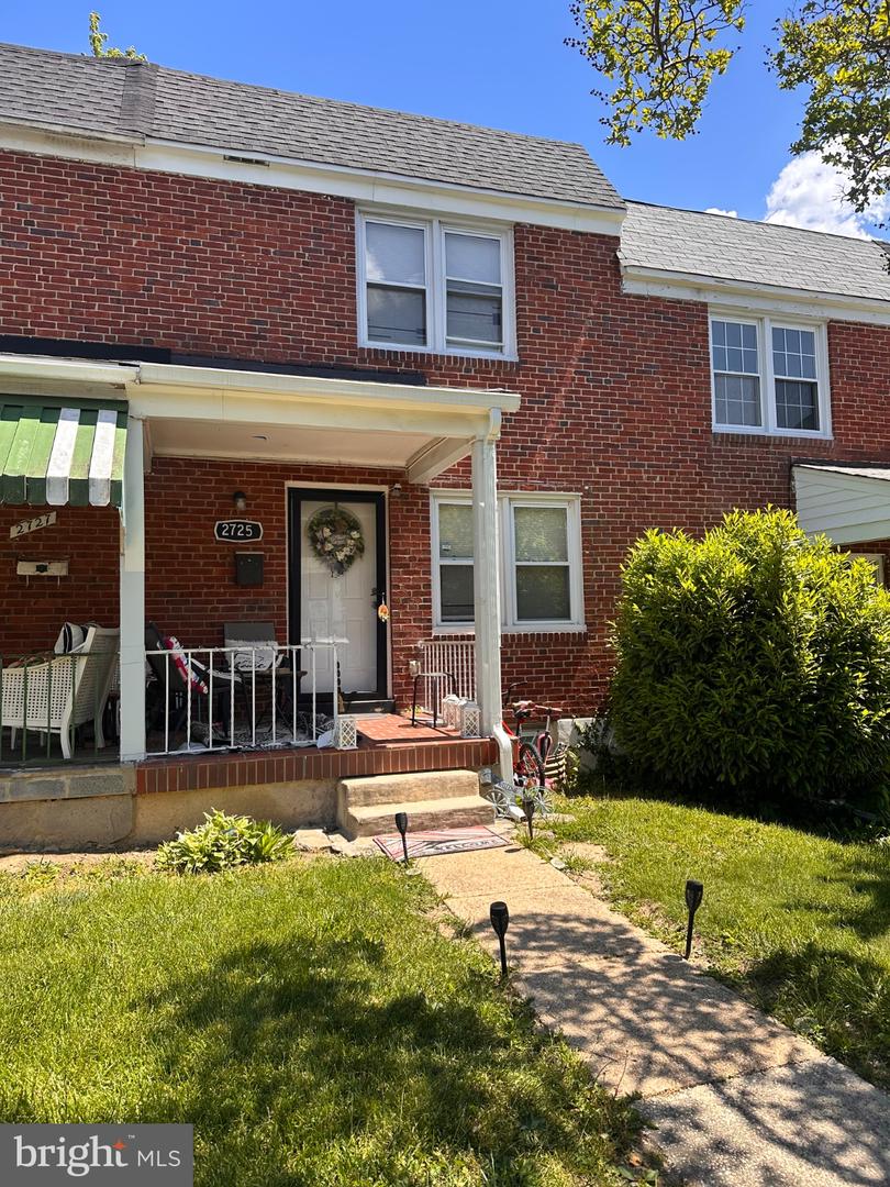 2725 N Rosedale St Property Photo 3