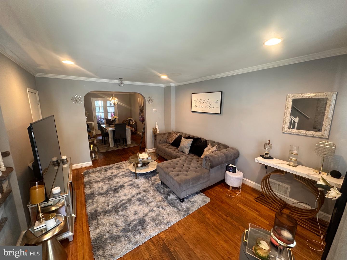 2725 N Rosedale St Property Photo 4