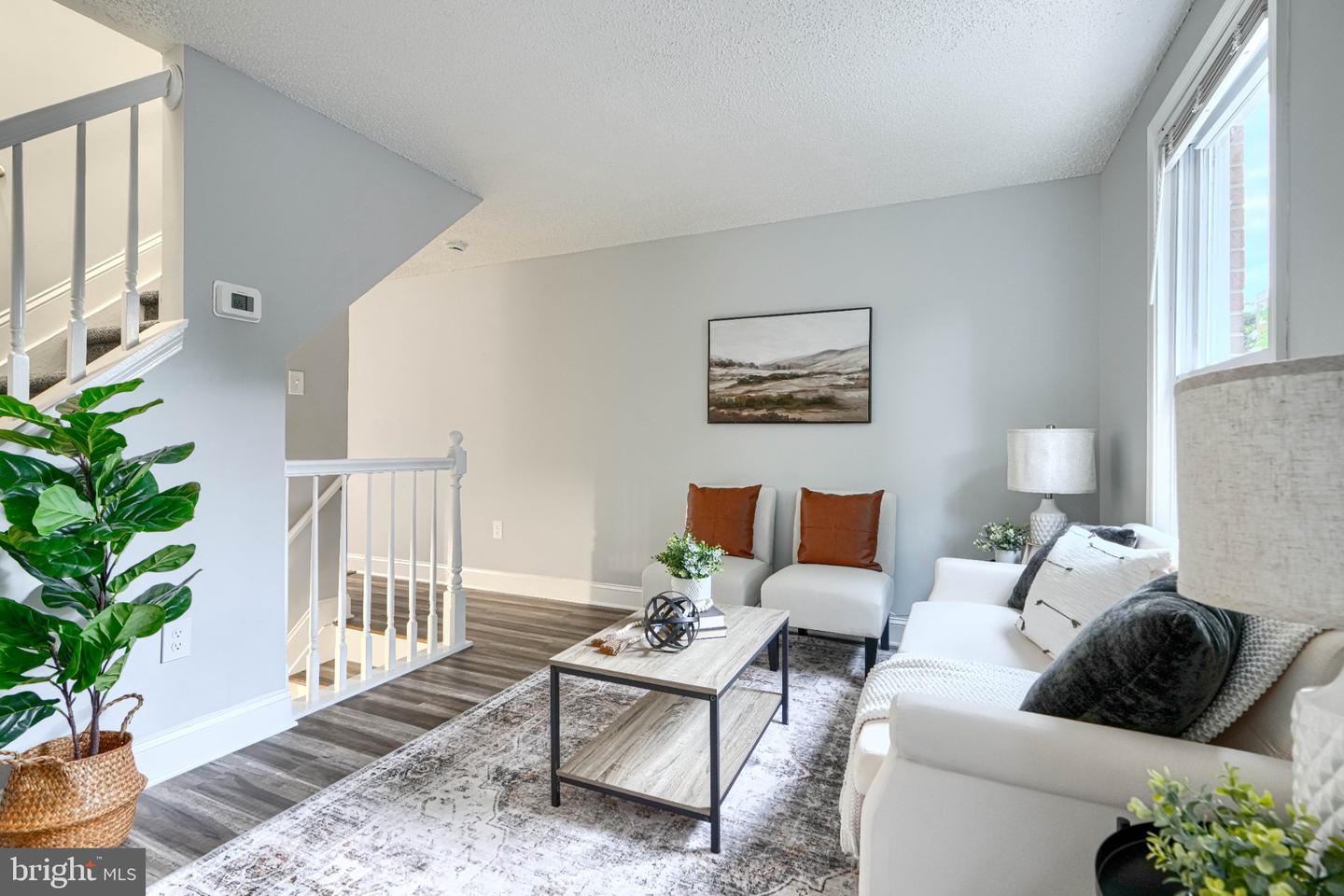 1543 Penrose Ave Property Photo 3