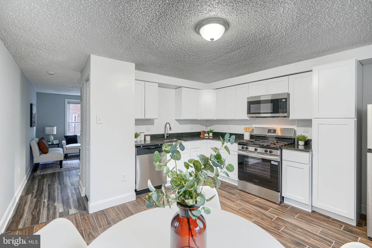 1543 Penrose Ave Property Photo 11