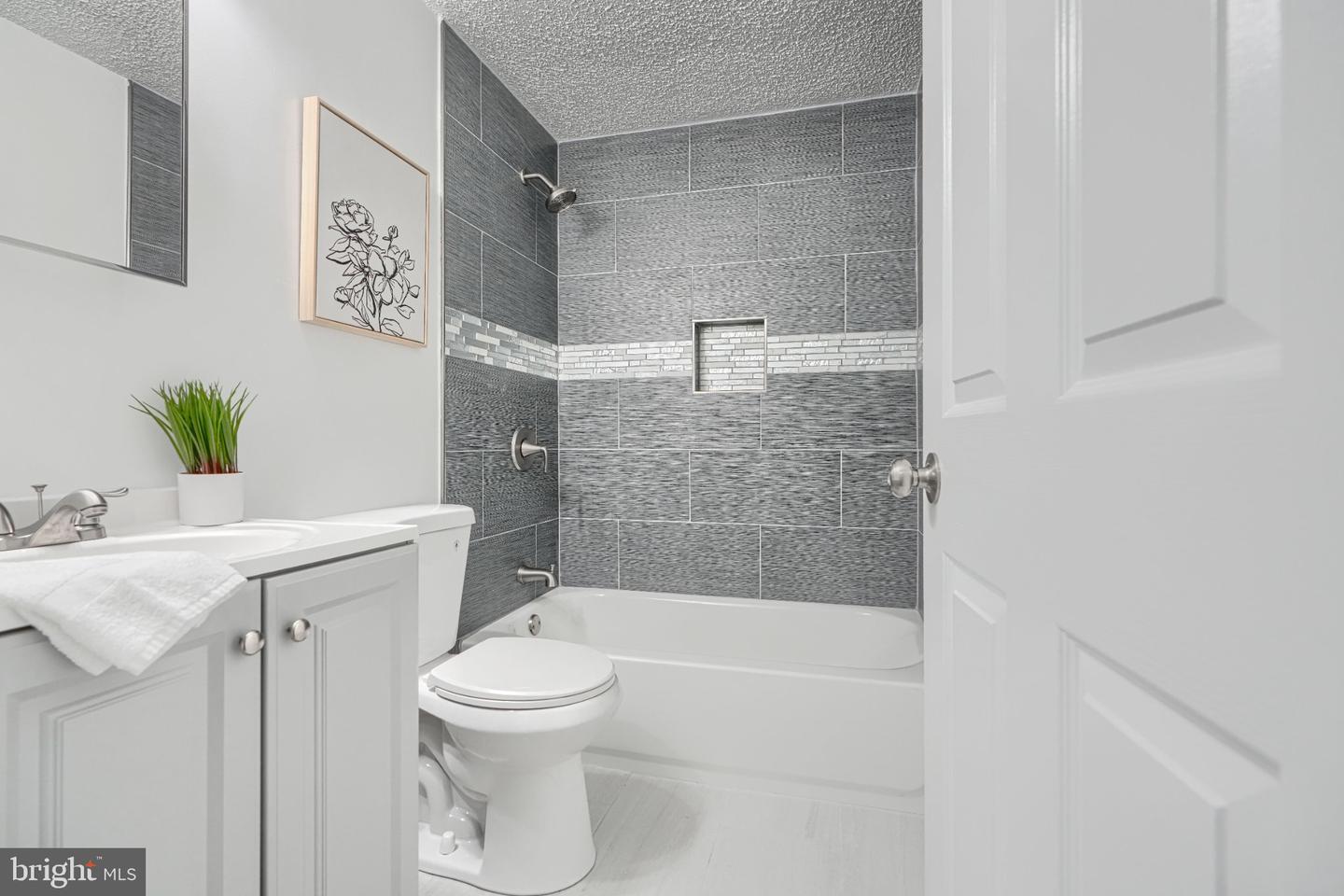 1543 Penrose Ave Property Photo 18