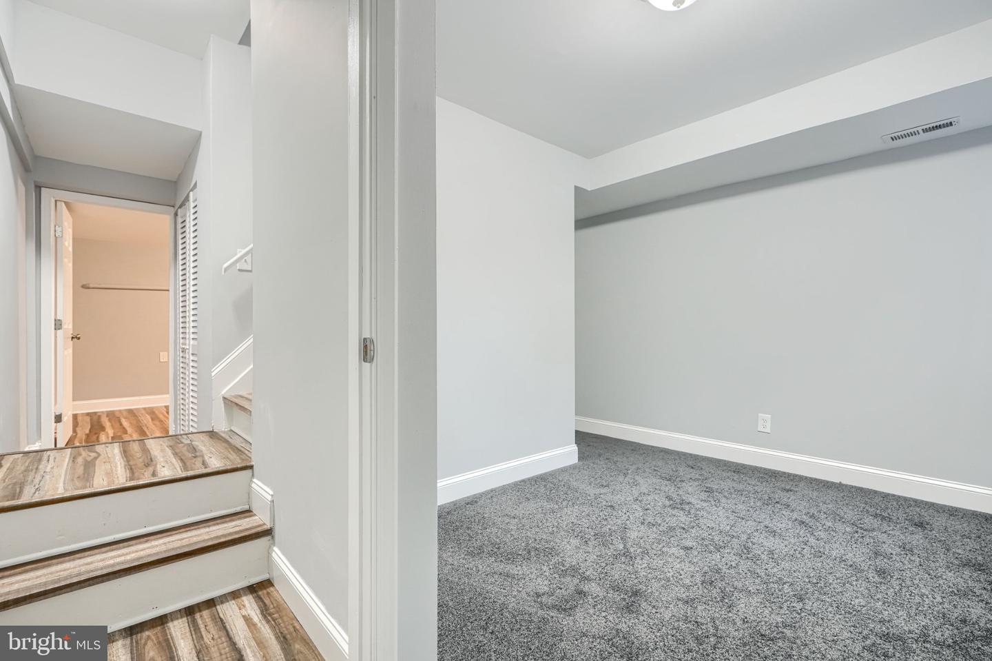 1543 Penrose Ave Property Photo 22