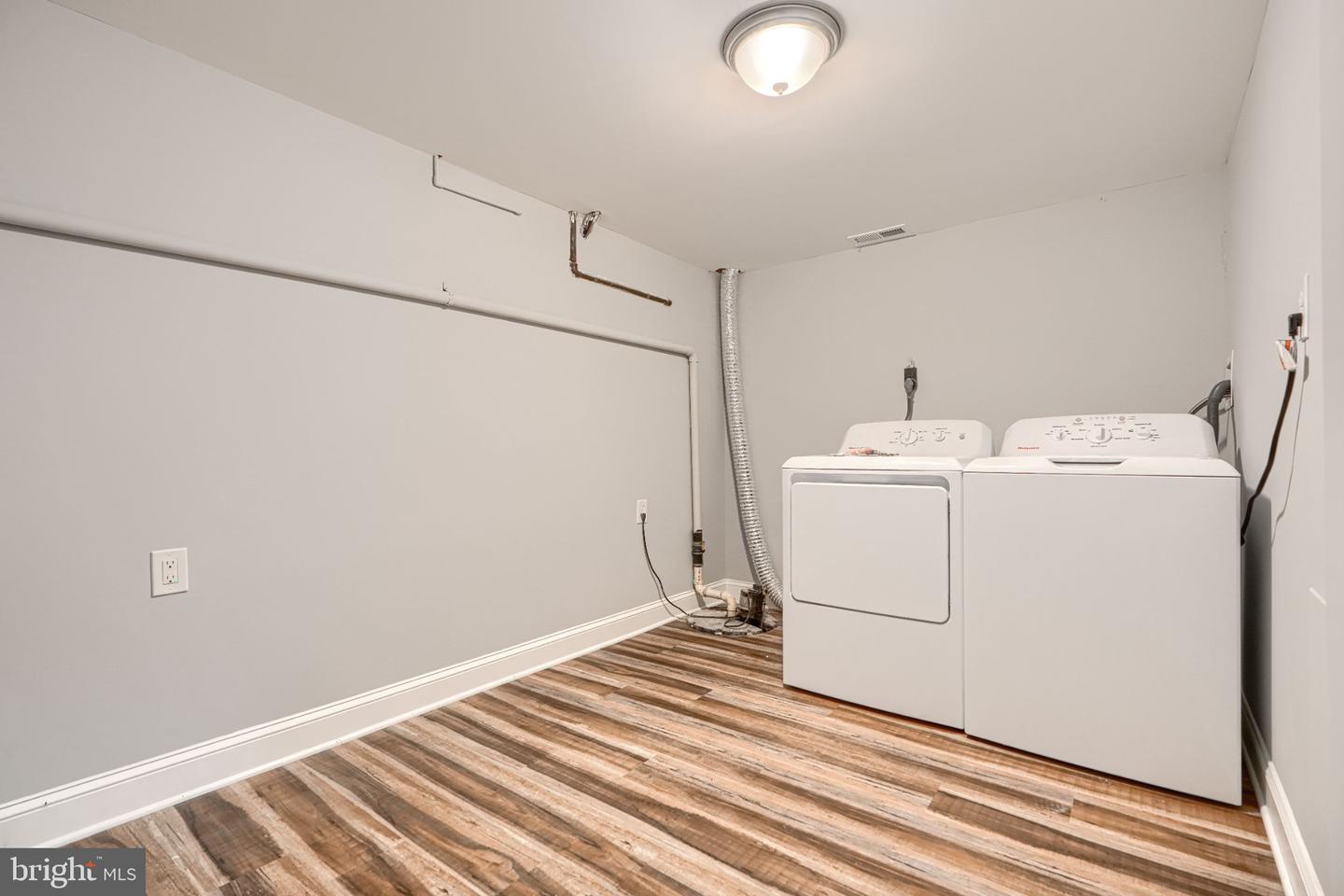 1543 Penrose Ave Property Photo 28