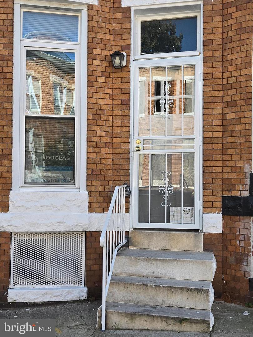 2529 W Fairmount Ave Property Photo 1