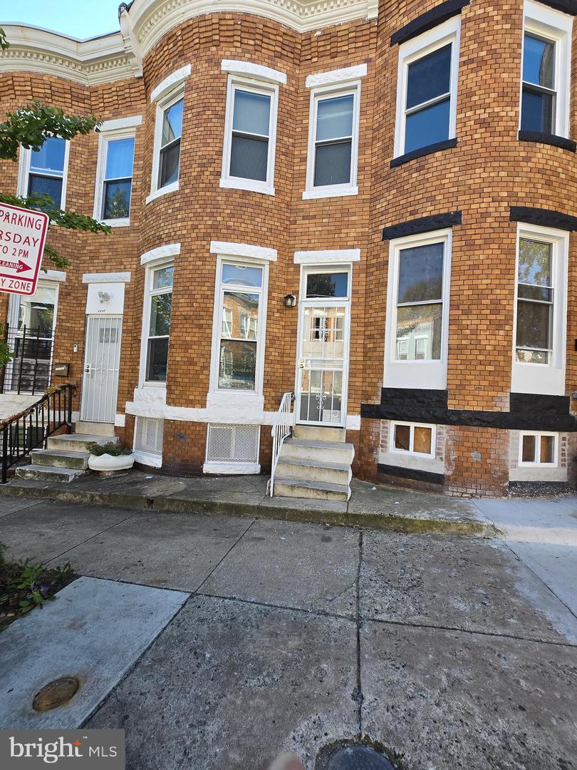 2529 W Fairmount Ave Property Photo 4