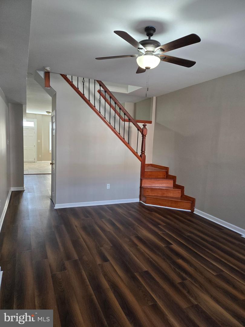 2529 W Fairmount Ave Property Photo 9