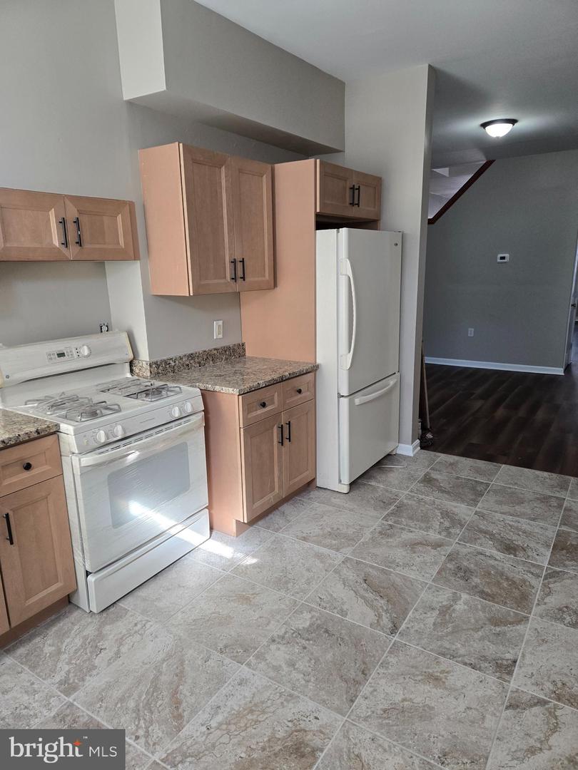2529 W Fairmount Ave Property Photo 11