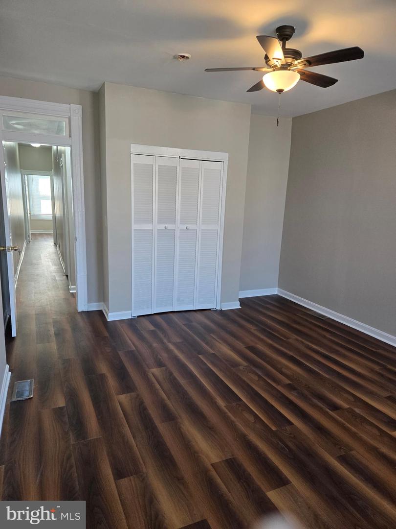 2529 W Fairmount Ave Property Photo 19