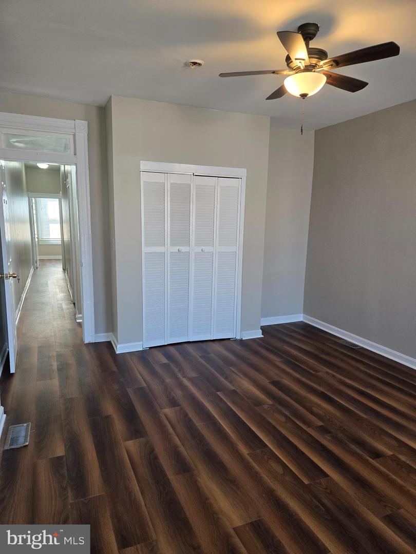 2529 W Fairmount Ave Property Photo 20