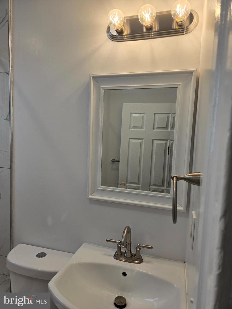 2529 W Fairmount Ave Property Photo 29