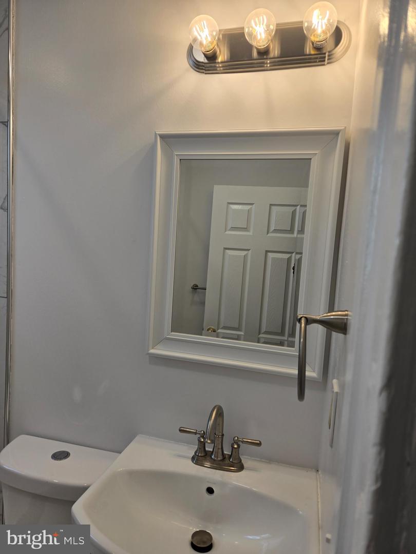 2529 W Fairmount Ave Property Photo 30