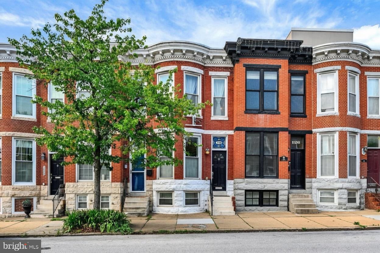 128 W Ostend St Property Photo 1