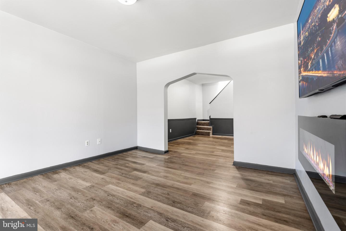 2732 Baker St Property Photo 4