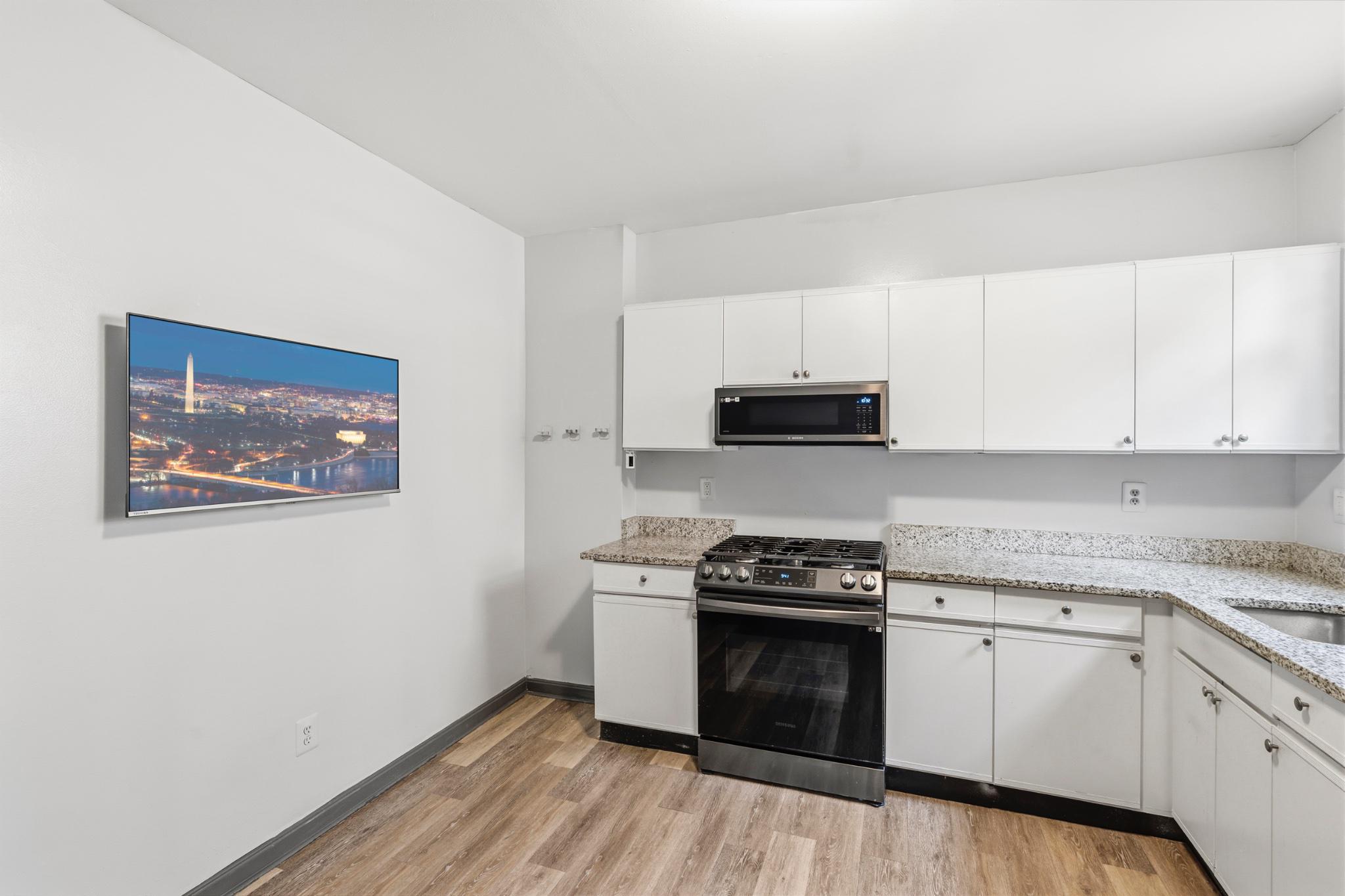 2732 Baker St Property Photo 10