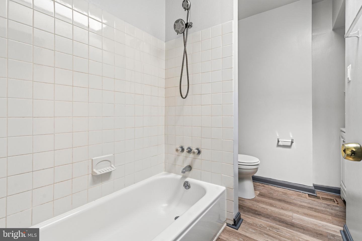 2732 Baker St Property Photo 14