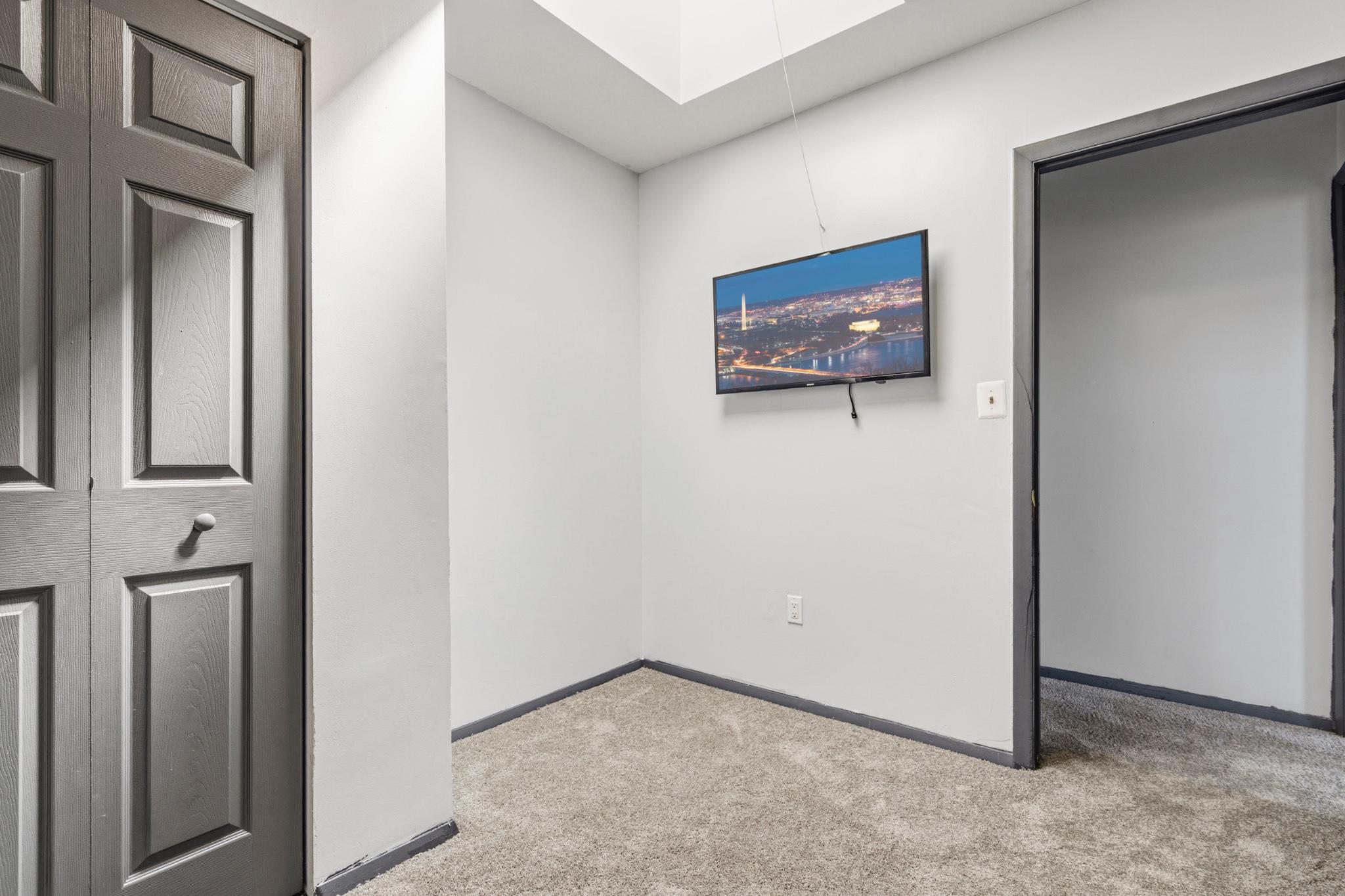 2732 Baker St Property Photo 17