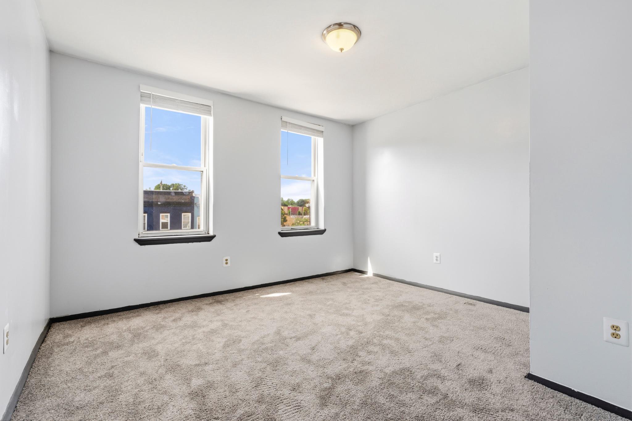 2732 Baker St Property Photo 18