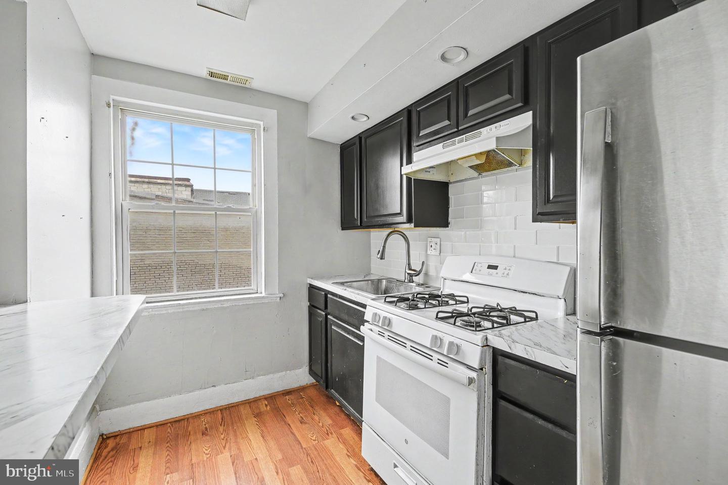 1313 W Fayette St Property Photo 8