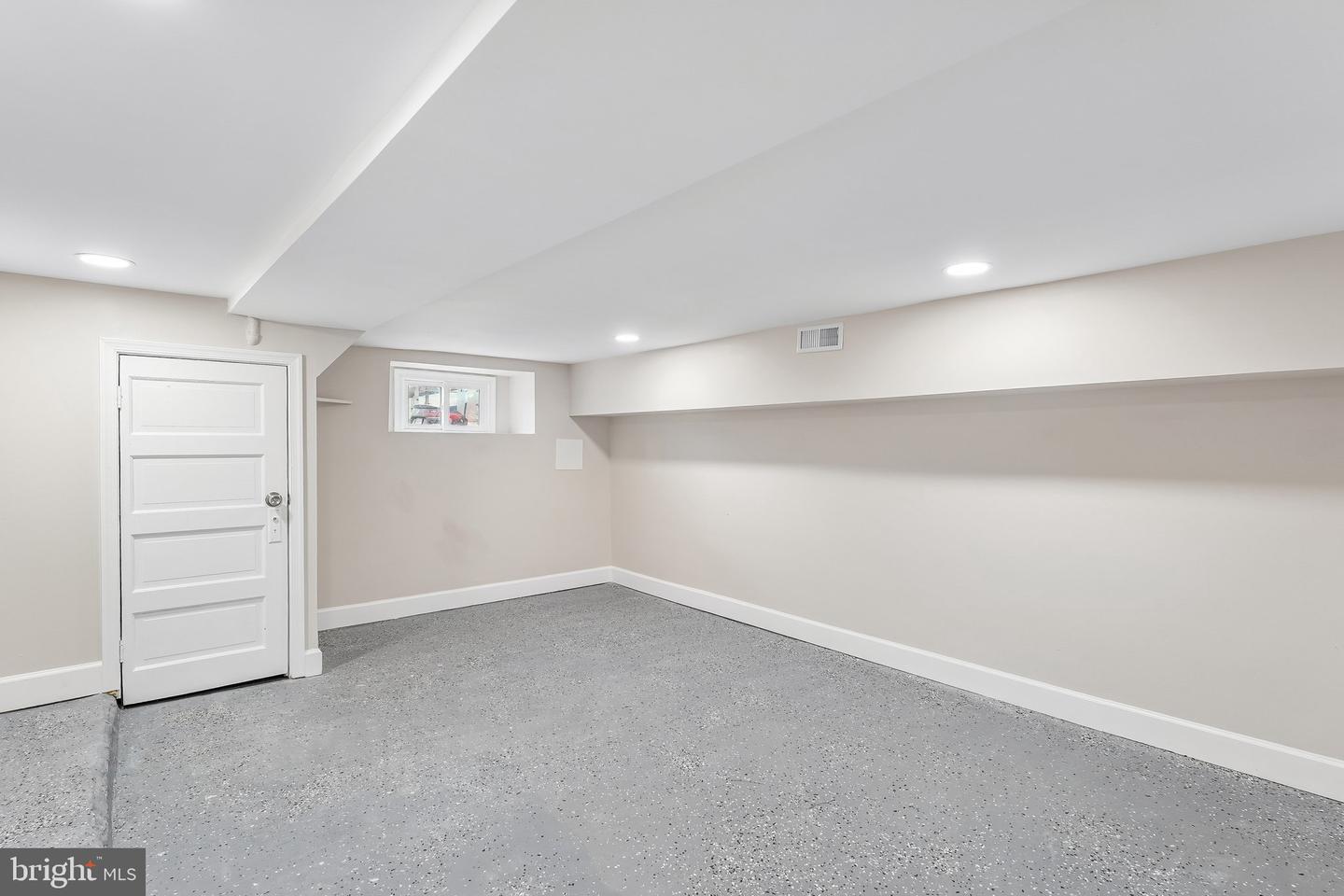 135 N Highland Ave Property Photo 24
