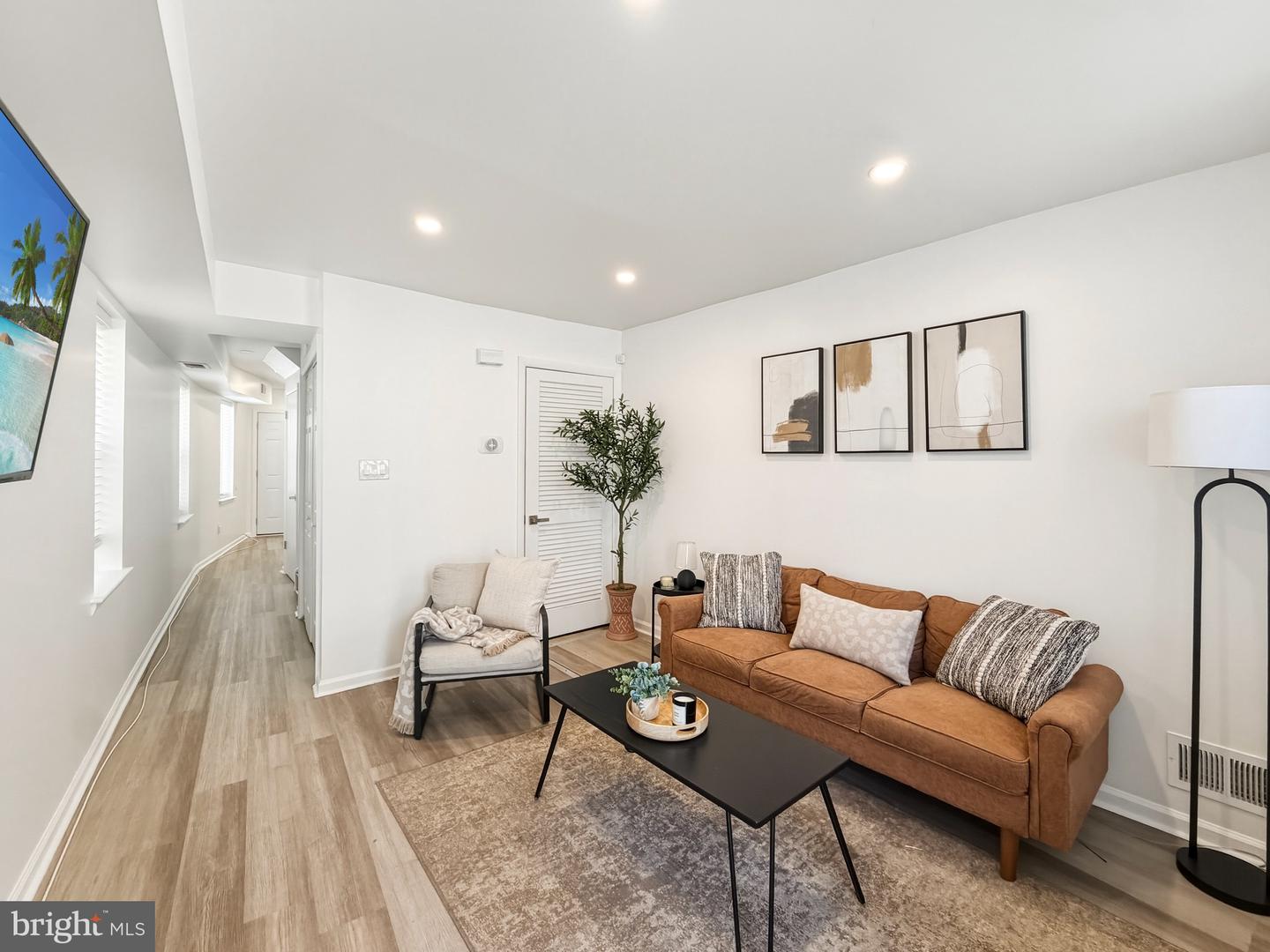 916 Bevan St Property Photo 4