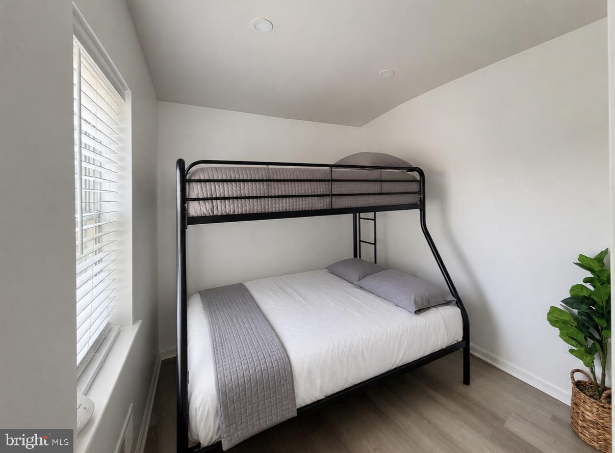 916 Bevan St Property Photo 10