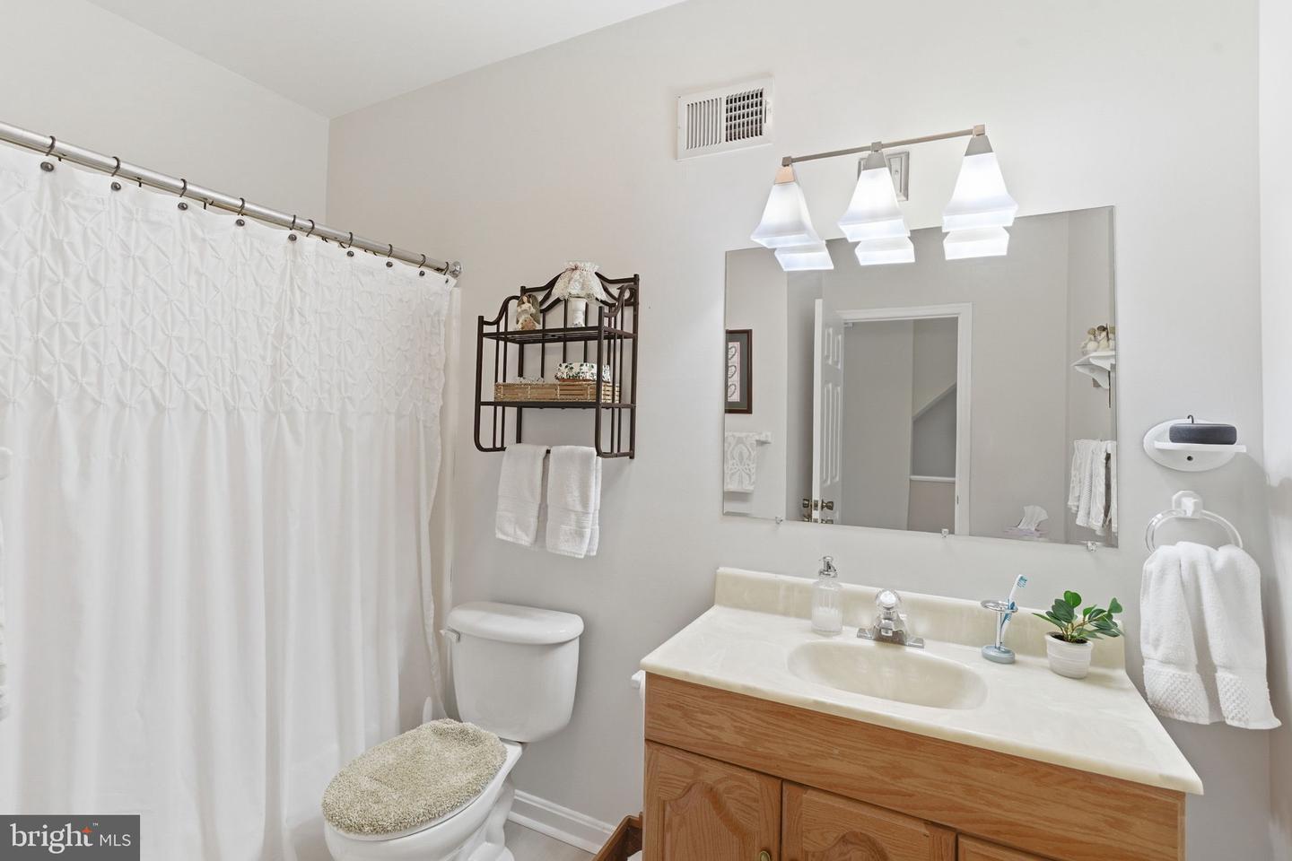 1361 N Gilmor St Property Photo 11