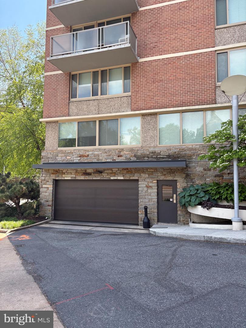 1 E University Pkwy #1302 Property Photo 4