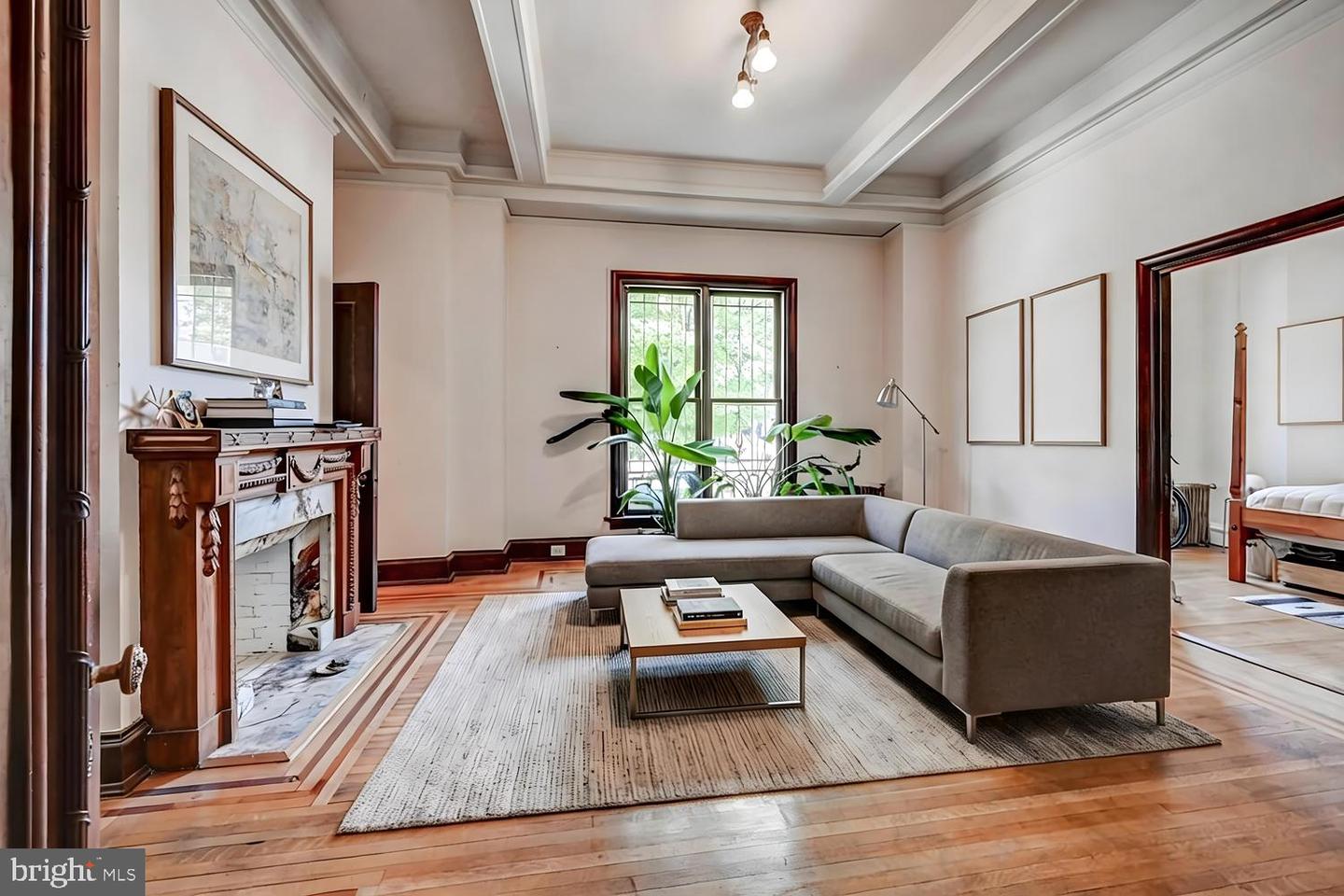 700 Washington Pl #1b Property Photo 6