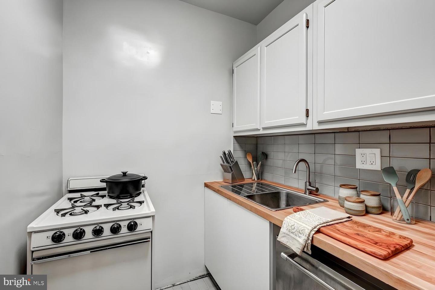 700 Washington Pl #1b Property Photo 18