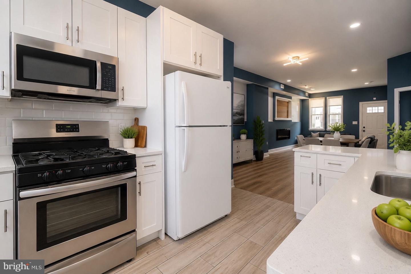 1218 N Curley St Property Photo 4