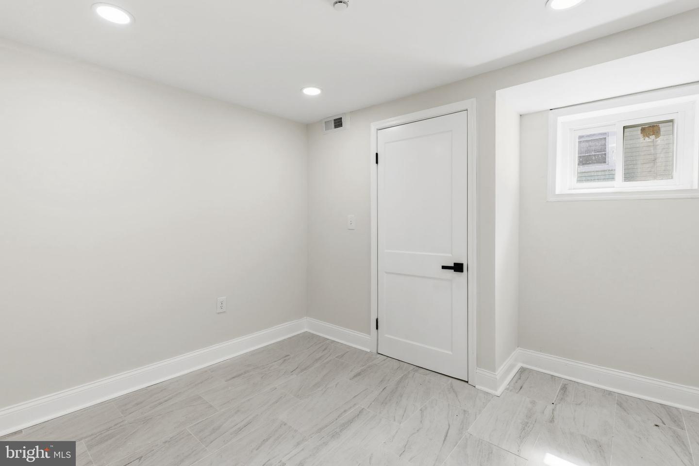 2910 Berwick Ave Property Photo 15