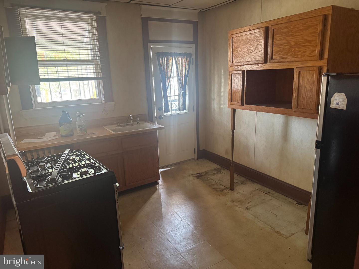 2545 Robb St Property Photo 8