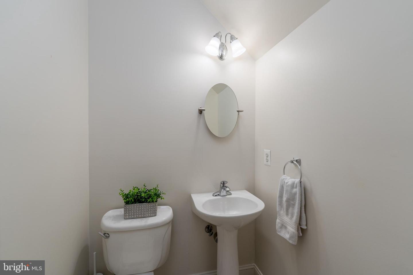 3233 Foster Ave Property Photo 12
