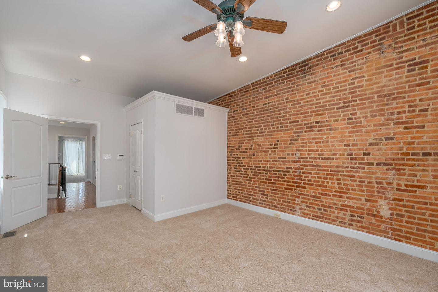 3233 Foster Ave Property Photo 21