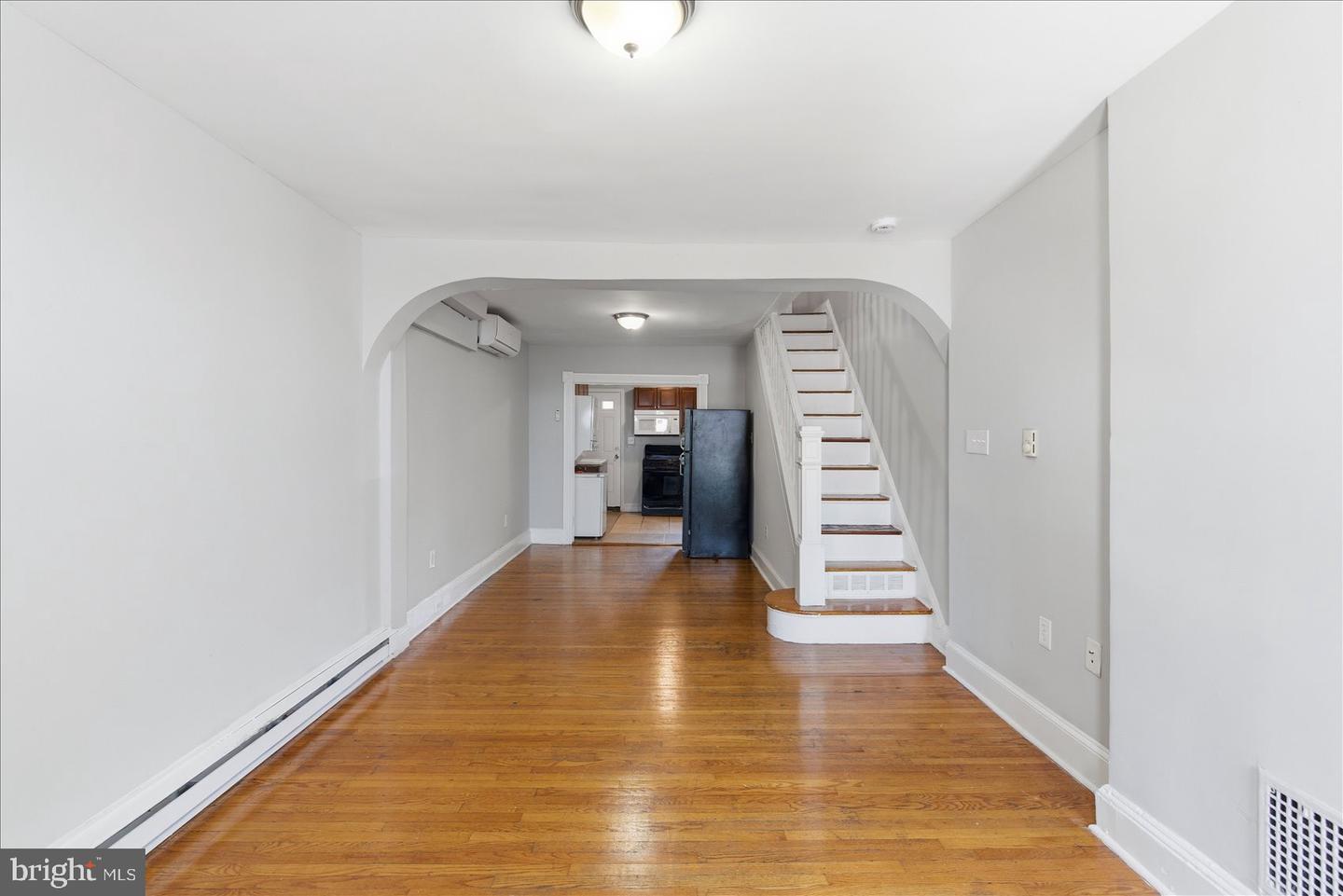 1208 W Cross St Property Photo 2