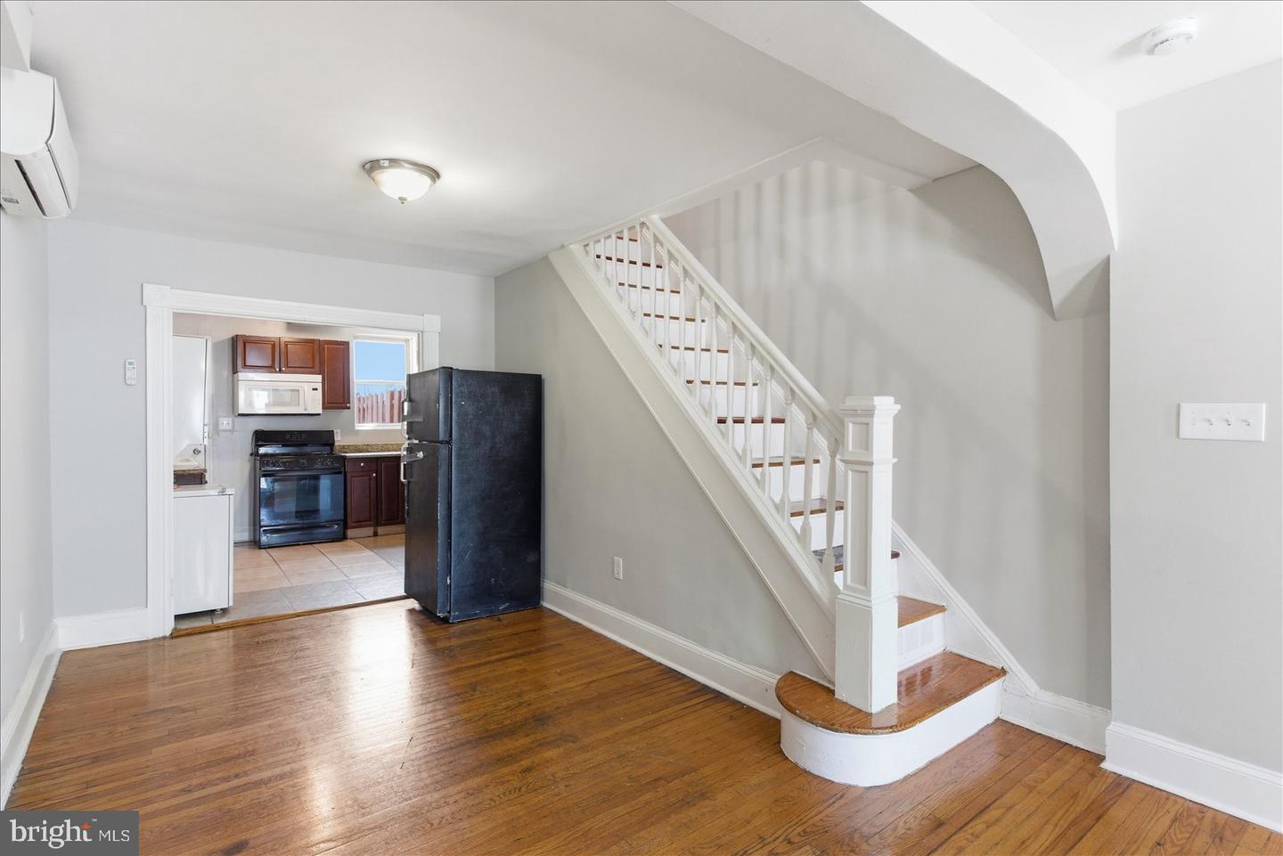 1208 W Cross St Property Photo 5