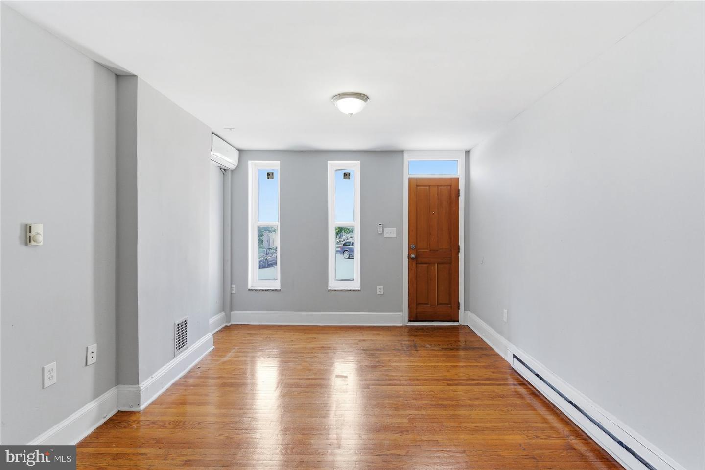 1208 W Cross St Property Photo 6
