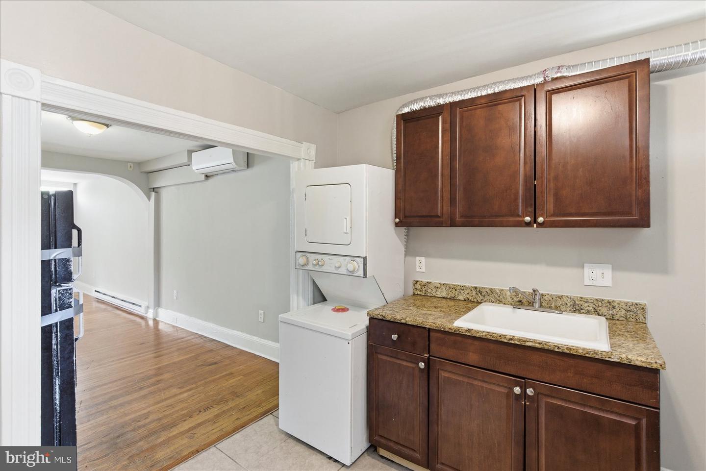 1208 W Cross St Property Photo 11