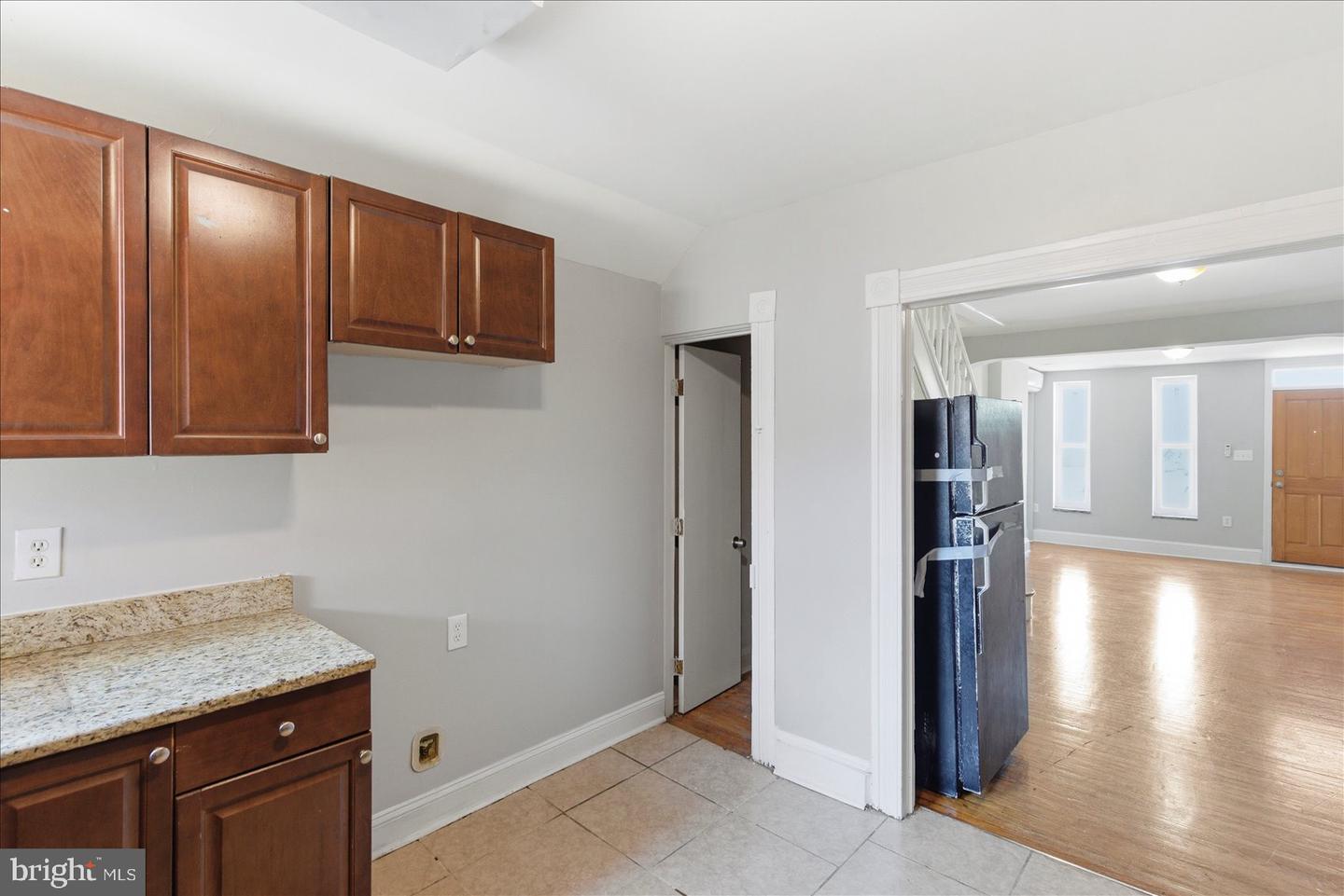 1208 W Cross St Property Photo 12