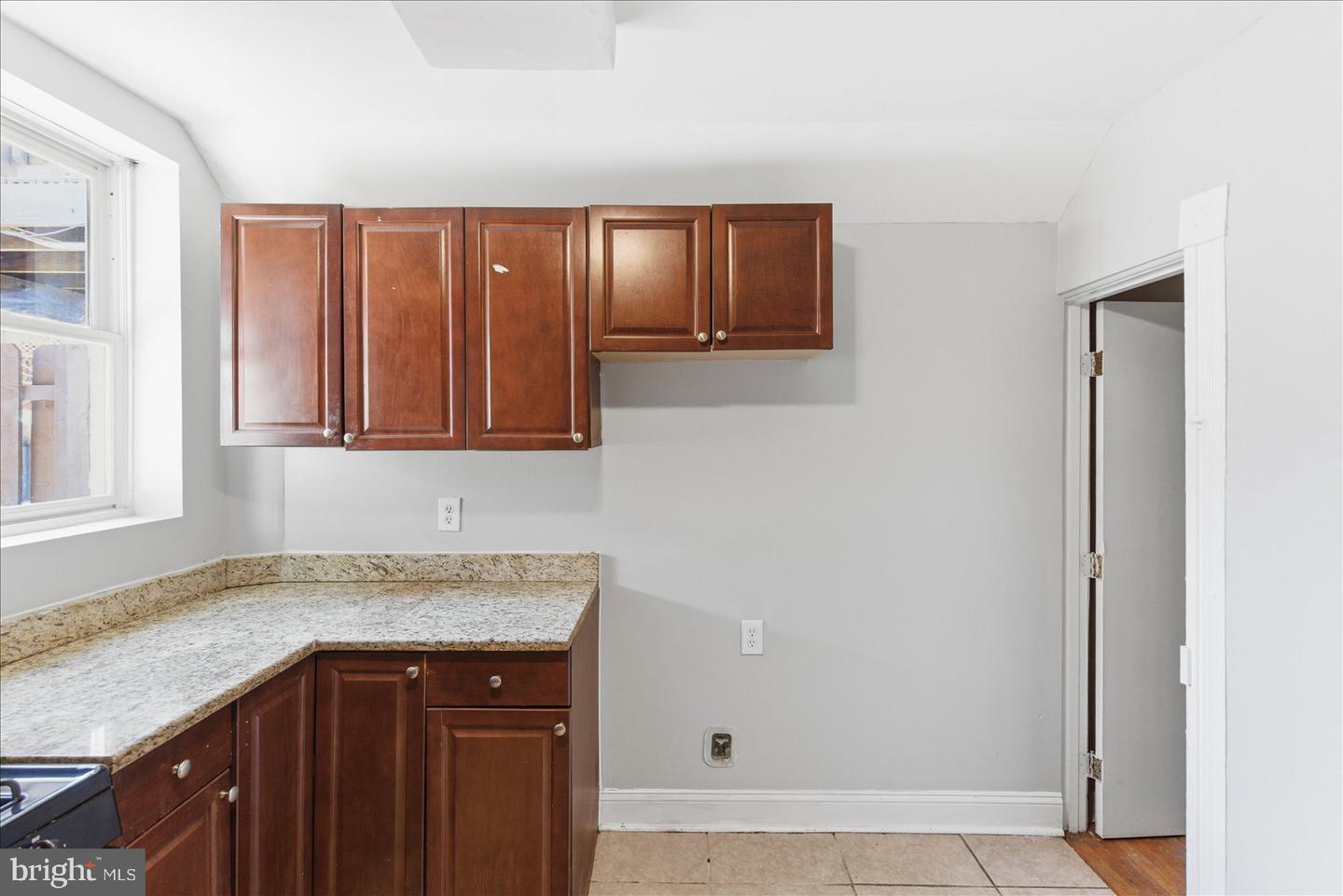 1208 W Cross St Property Photo 13