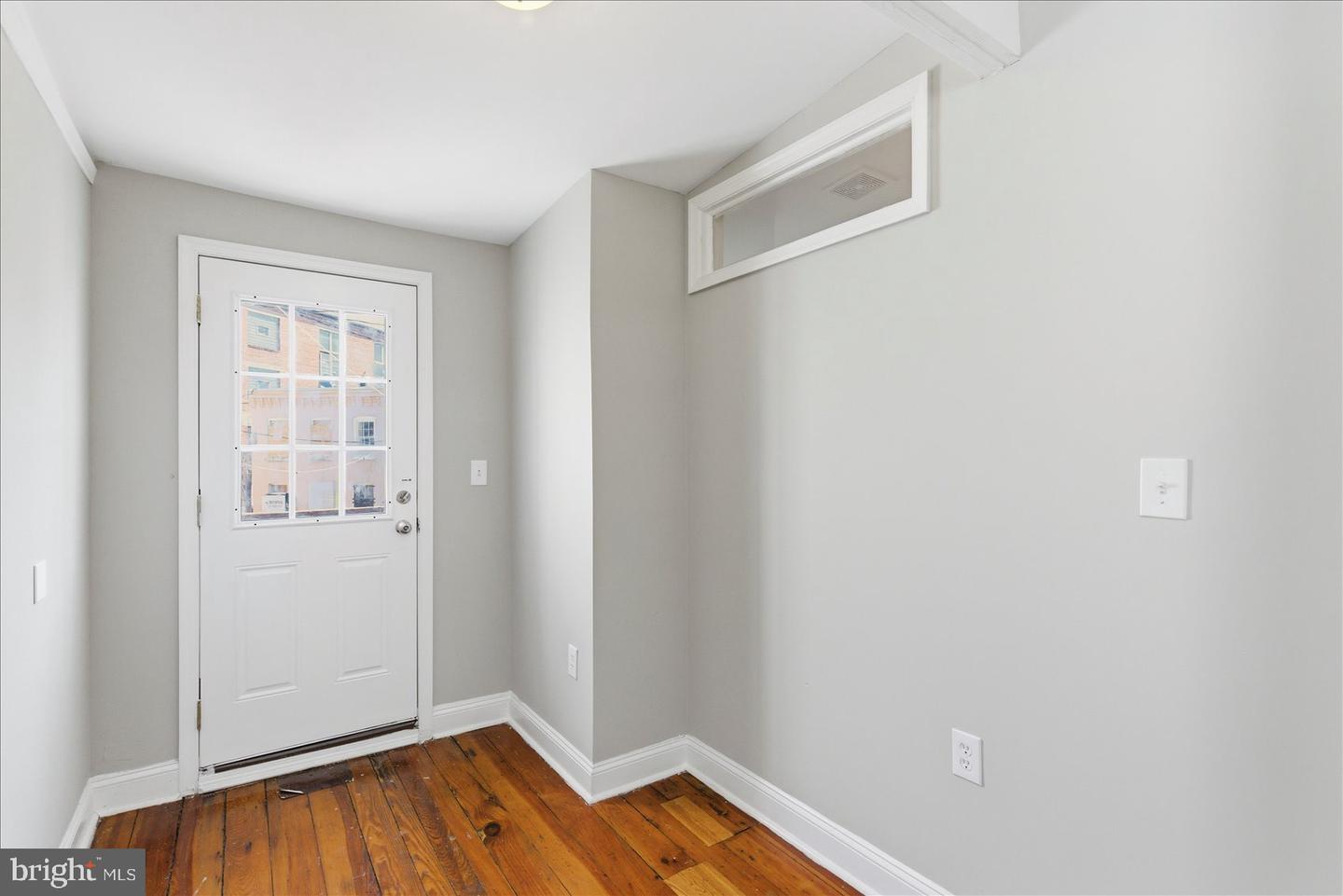1208 W Cross St Property Photo 16