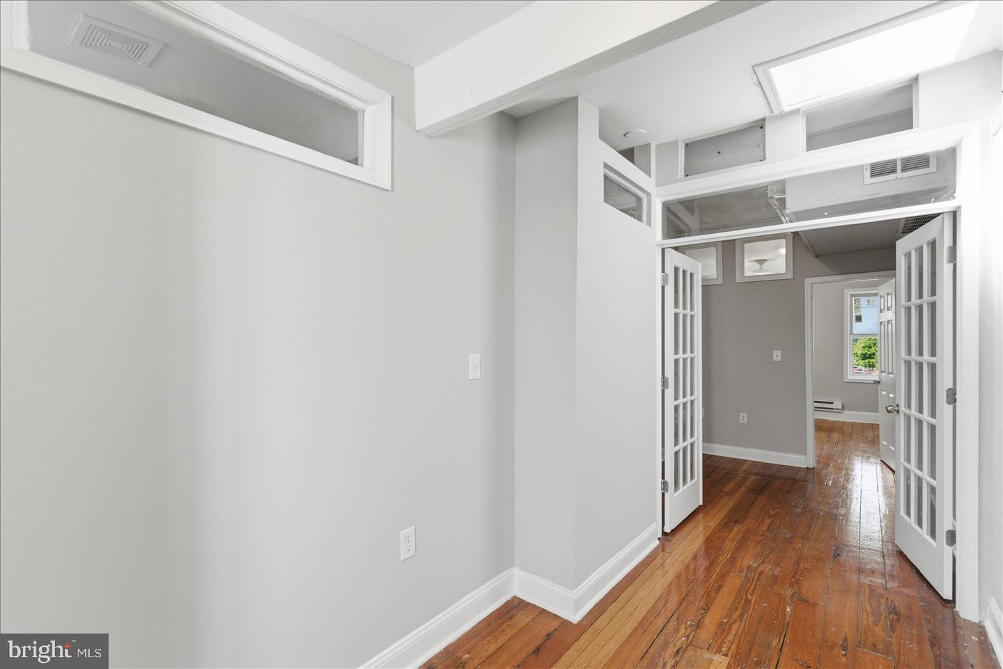 1208 W Cross St Property Photo 17