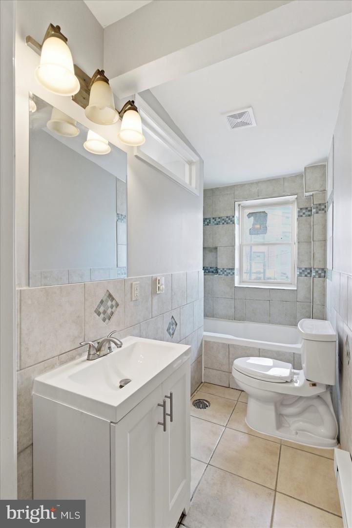 1208 W Cross St Property Photo 23