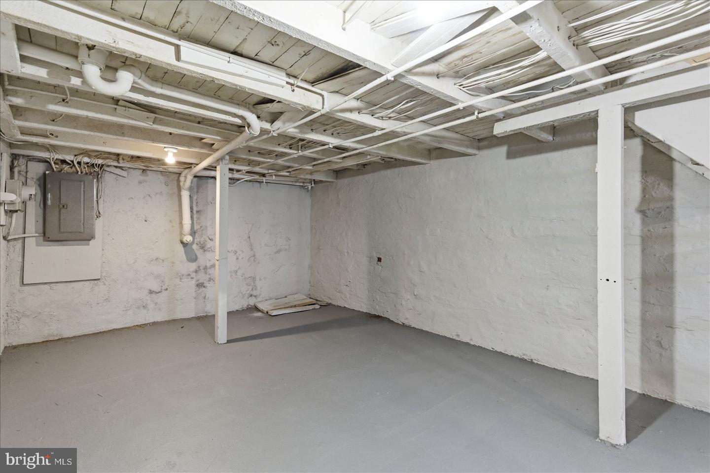 1208 W Cross St Property Photo 25