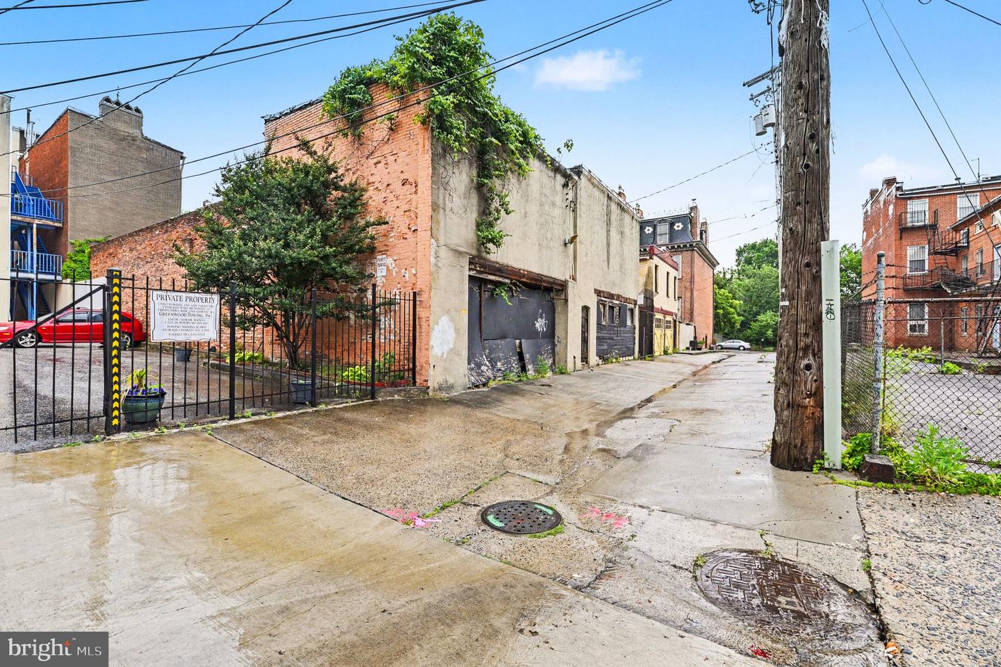 1310 W Fairmount Ave Property Photo 2