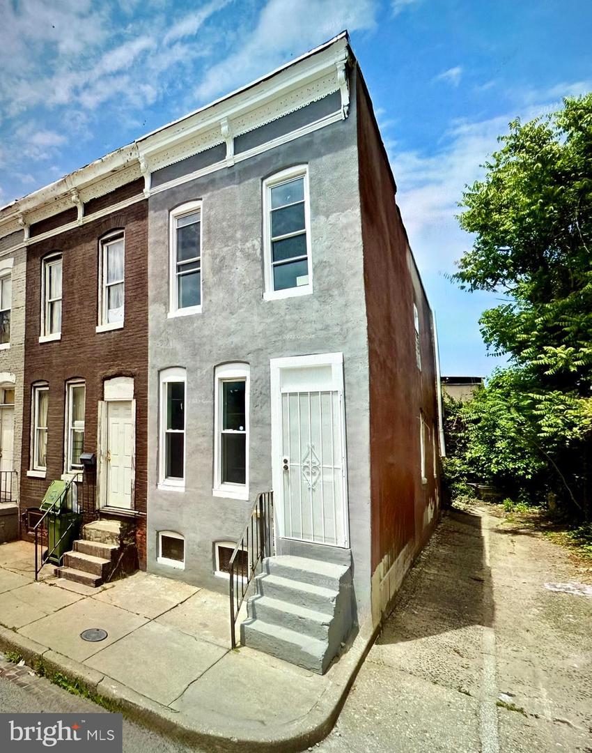 1906 Christian St Property Photo 1