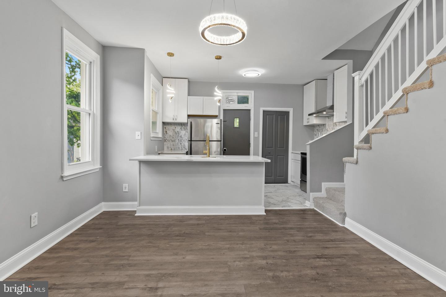 5515 Stonington Ave Property Photo 3