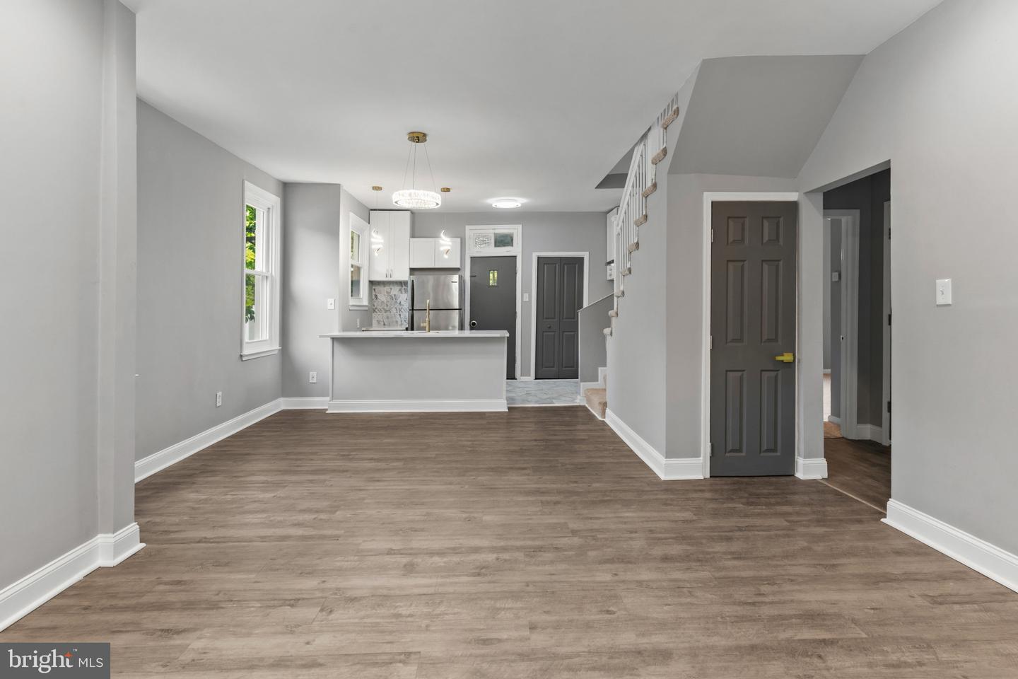 5515 Stonington Ave Property Photo 4
